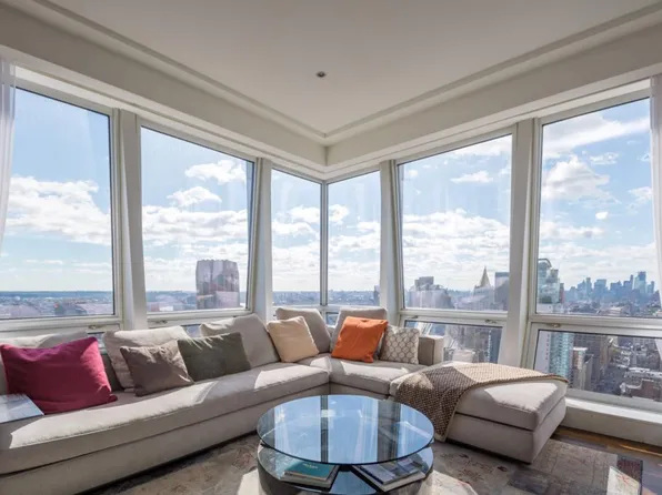 400 5th Ave APT 44A, New York, NY 10018