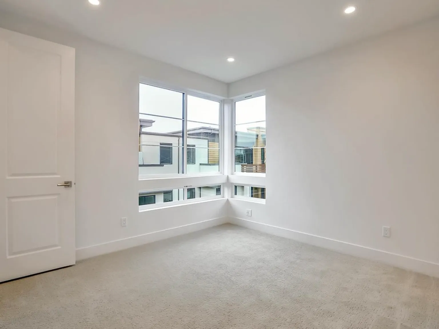 15102 Shore Dr — Photo 3