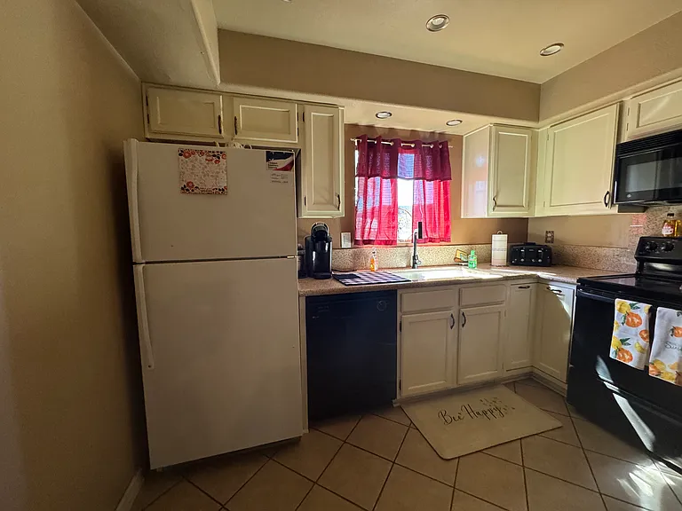 201 Riverfront Dr #4 — Photo 23