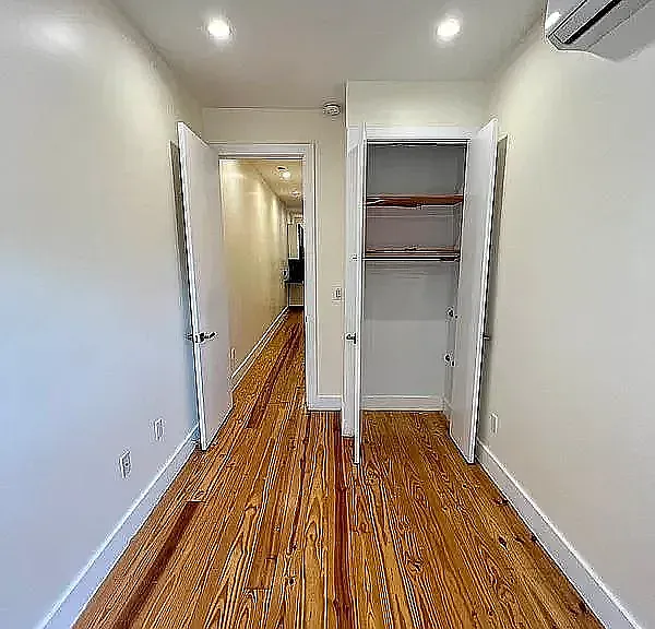 570 Evergreen Ave #1L — Photo 11