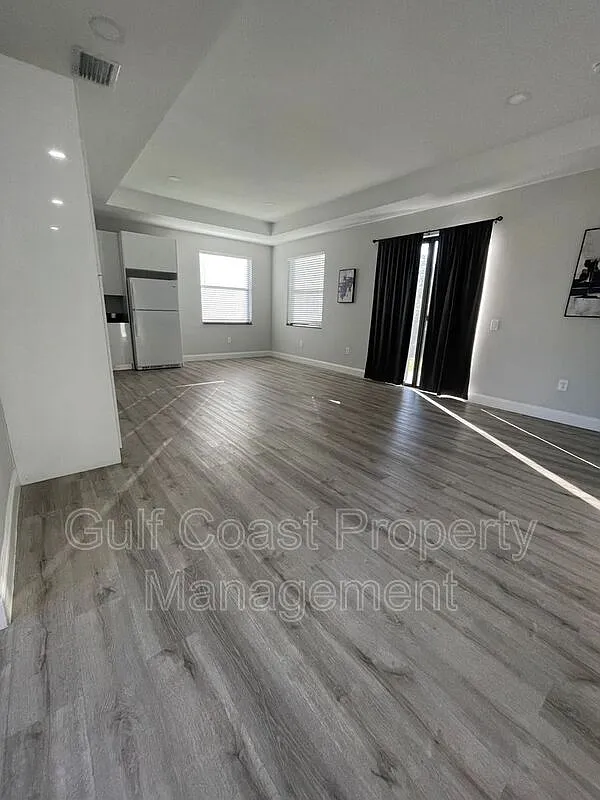3 bed, 2.0 bath, 1310 sqft, $1,700 — Photo 4