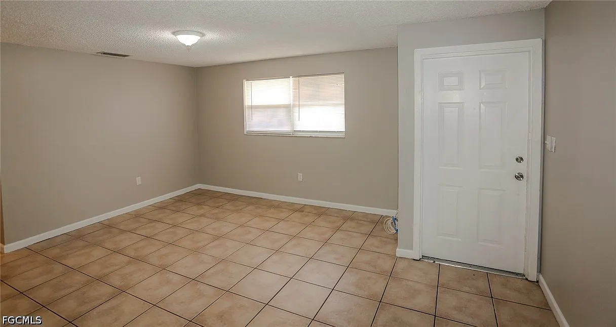2 bed, 1.0 bath, 920 sqft, $1,100 — Photo 4