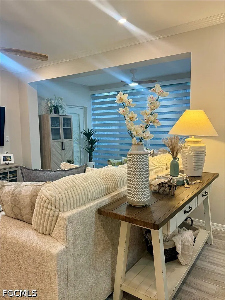 3 bed, 2.0 bath, 1696 sqft, $8,500 — Photo 4