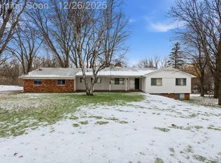1348 New Life Ln, Rochester Hills, MI 48309