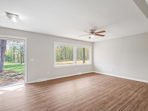 3rd image of 6709 Spring Hill Rd