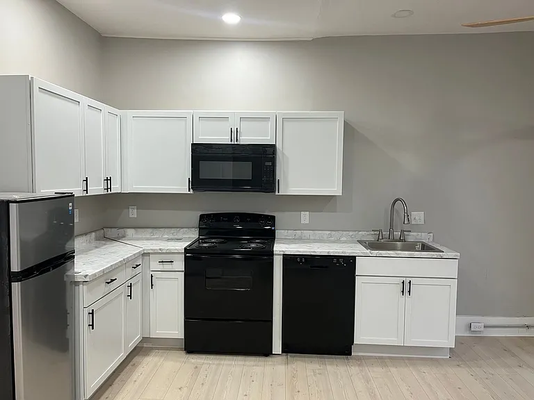 114 E Franklin St #2 — Photo 2
