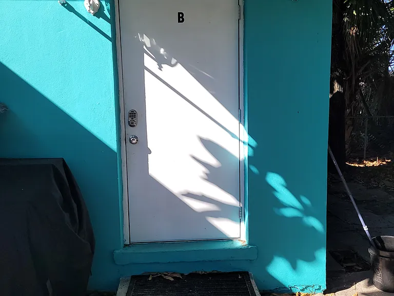 18th St — Photo 5