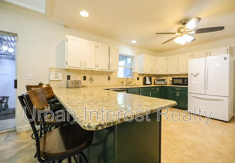 505 Beach Dr — Photo 9