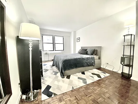 Rented by Bond New York | media 28