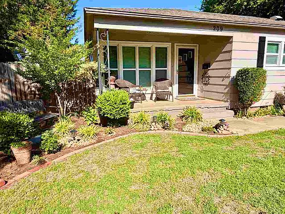 2nd image of 209 N 18th St