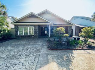 10413 Lake Shore Dr, Myrtle Beach, SC 29572