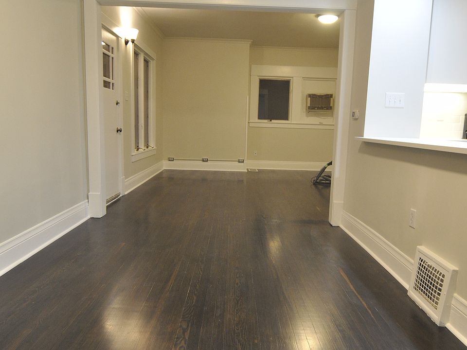 2nd image of 2860 Chase St