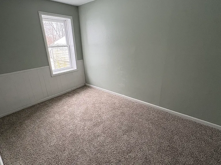 609 Dauphin St — Photo 3