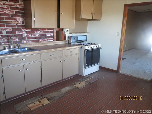 4th image of 1928 N 129th East Ave