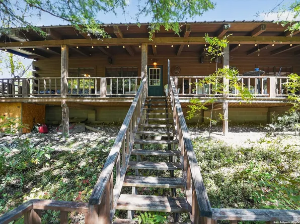 648 Bluff Creek, Leakey, TX 78873