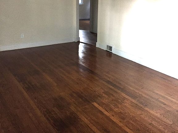 3rd image of 4706 Leonard Pkwy