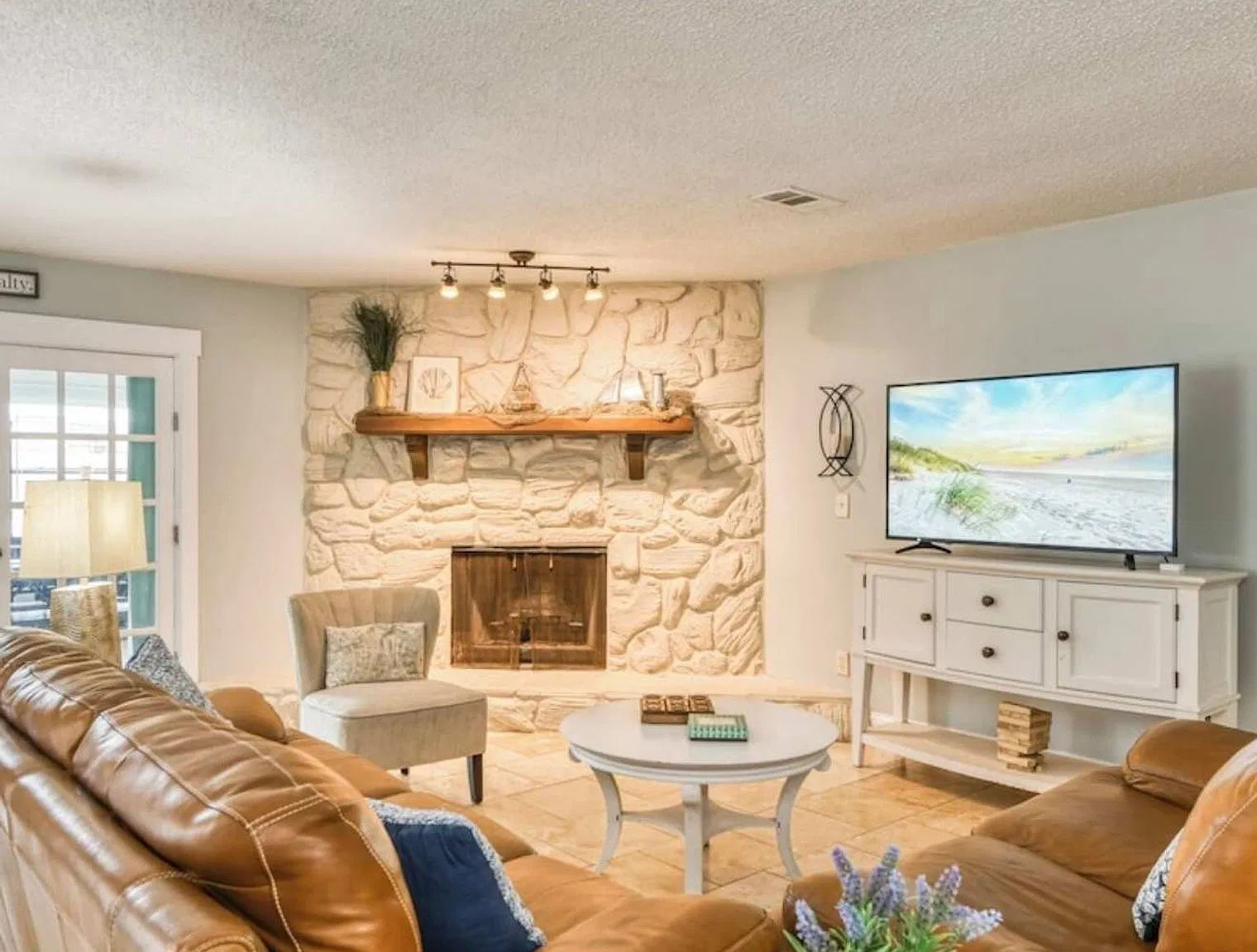 4 bed, 2.0 bath, 2163 sqft, $8,151 — Photo 1