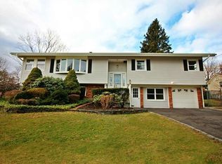 127 Lake Dr, Mahopac, NY 10541