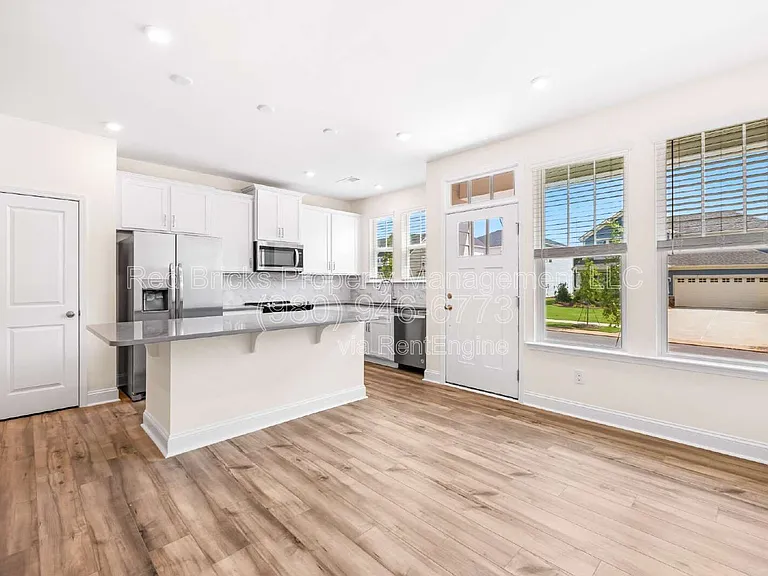1528 Cedar Tree Dr — Photo 4