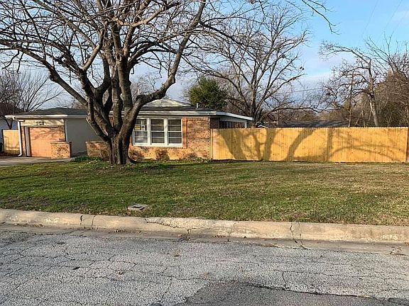 3rd image of 3133 Meadow Oaks Dr