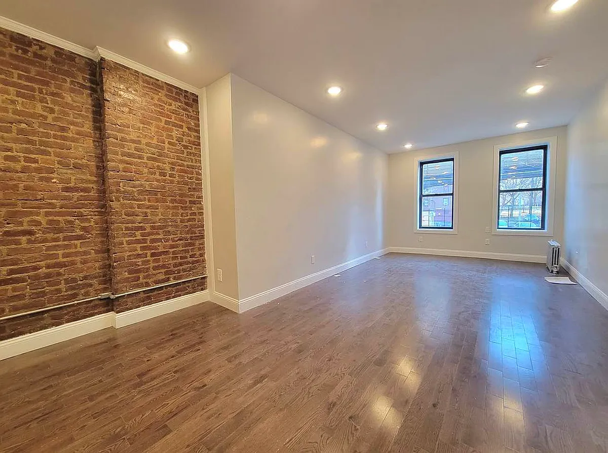 Building Photo - 184 Nagle Ave #2L