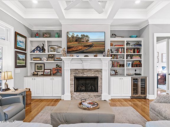 4th image of 725 Bay Creek Drive