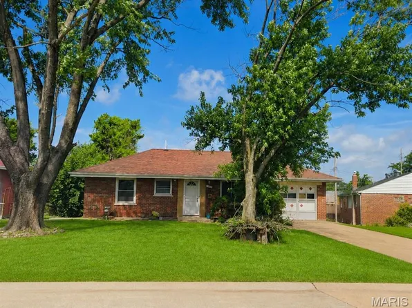 9945 Live Oak Ct, Saint Louis, MO 63123