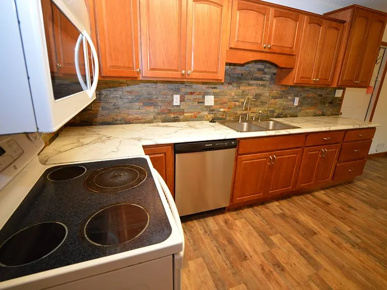 100 Clover Ct — Photo 6