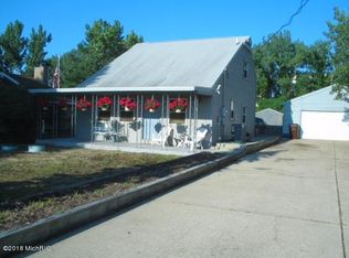 20011 N Shore Dr, Spring Lake, MI 49456