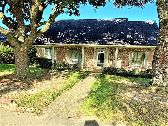 Large oaks shade PM sun