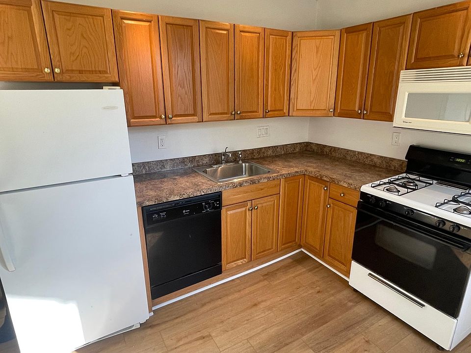 1st image of 165 Green Ln #1