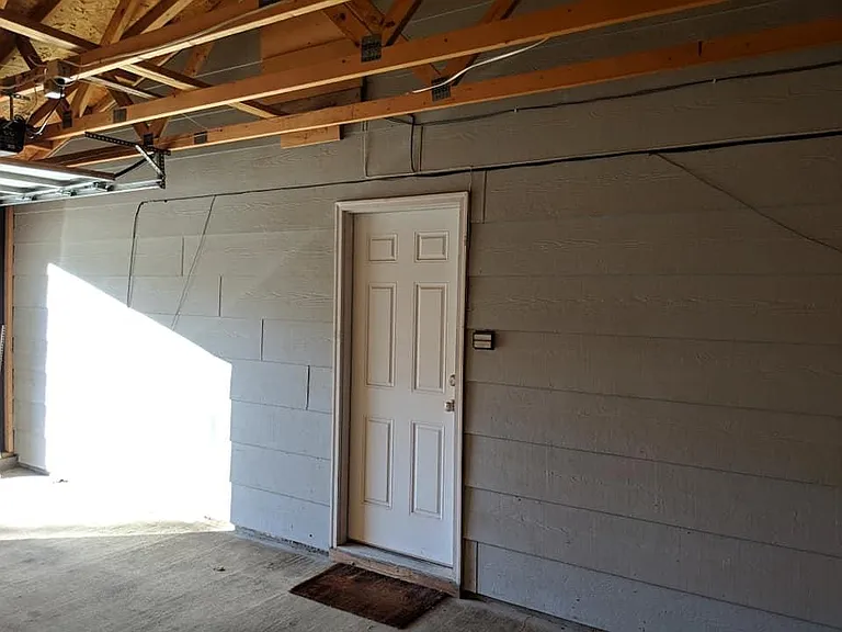 Garage - Towards kitchen door