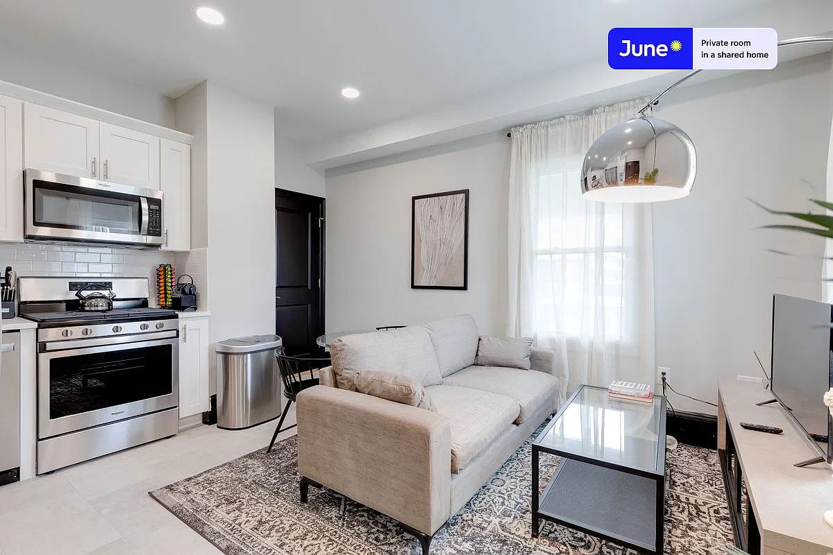 Full bedroom in 4 bed/1.5 bath home in South Boston #194 3D — Photo 4