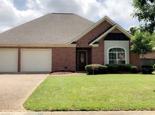 14 Spring Lake Cir, Pearl, MS 39208
