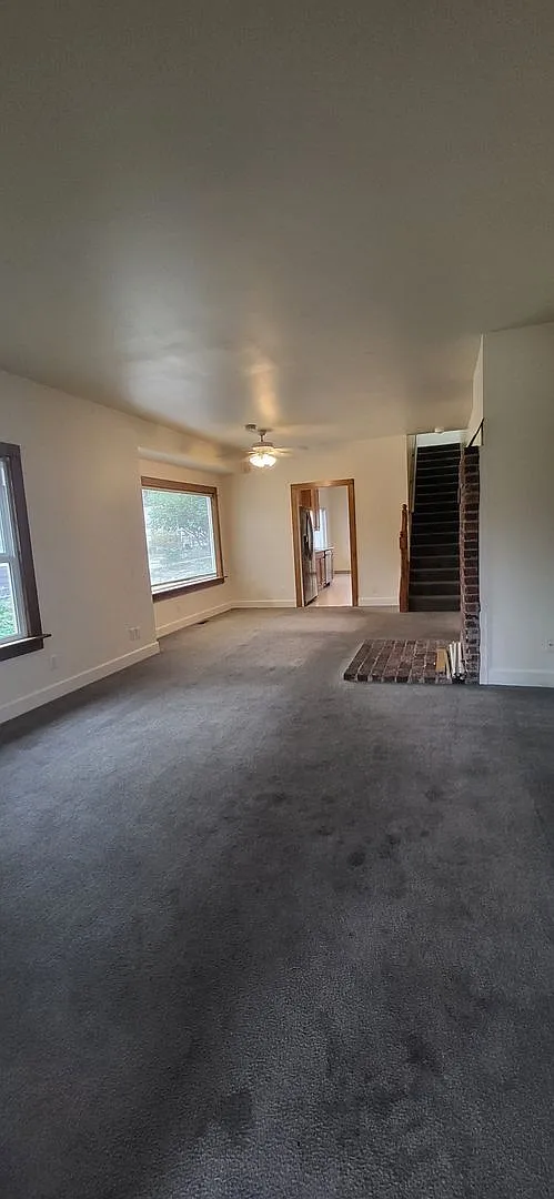 3 bed, 2.0 bath, 2100 sqft, $2,500 — Photo 3
