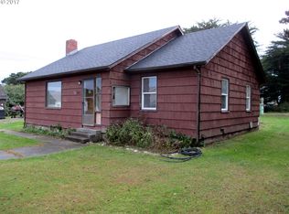 745 Edison Ave SW, Bandon, OR 97411