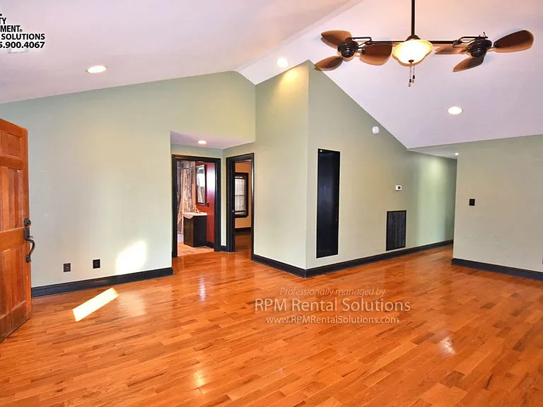 304 Jakes Ave — Photo 10