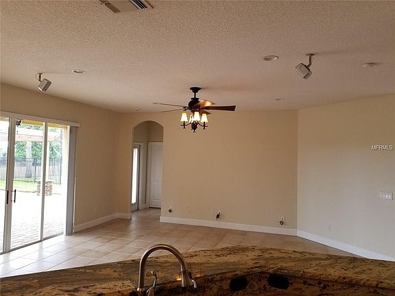 4th image of 826 Arbormoor Pl