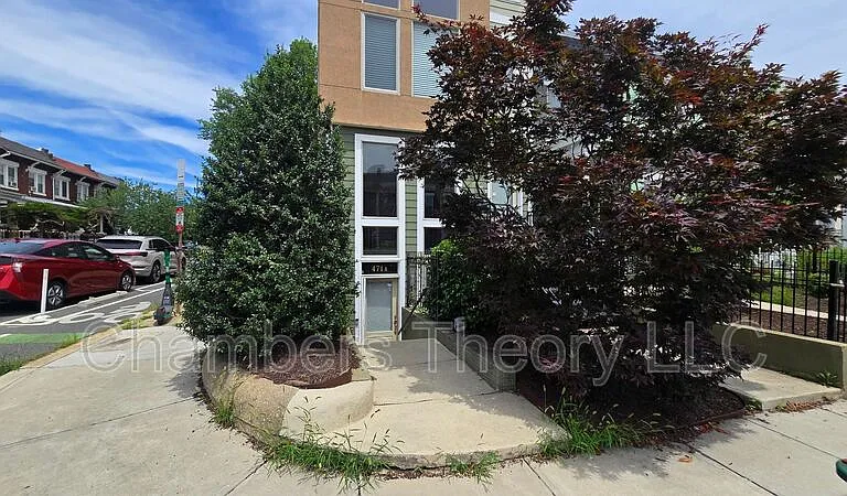 471A Luray Pl NW — Photo 1