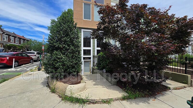 1st image of 471A Luray Pl NW