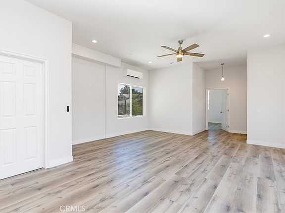 5th image of 3442 Whistler Ave