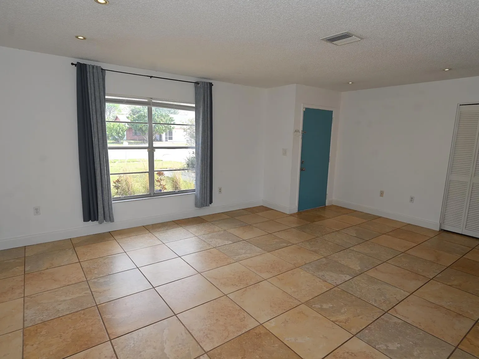 2 bed, 1297 sqft, $2,150 — Photo 2