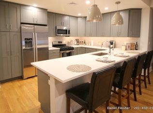 125 Harrison St APT 2B, Hoboken, NJ 07030