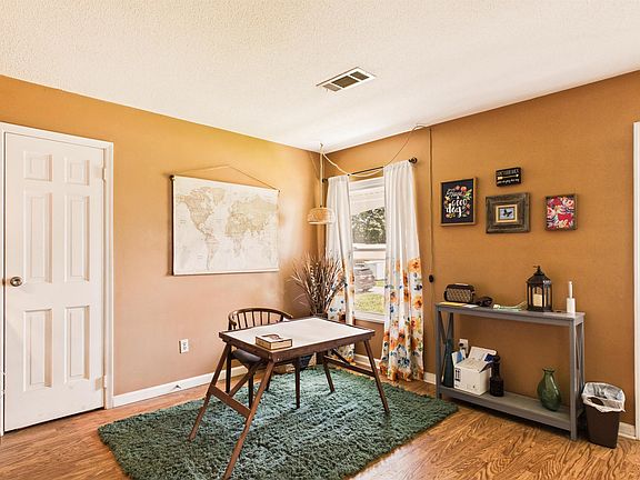 4th image of 1009 Tanglewood Dr