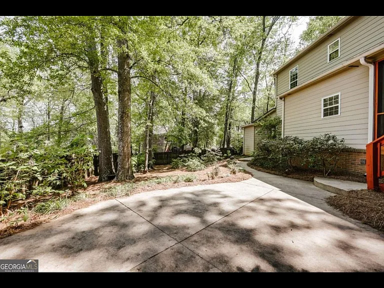 90 Hart Ave — Photo 36