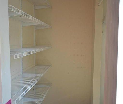 4th image of 100 Surry Ln