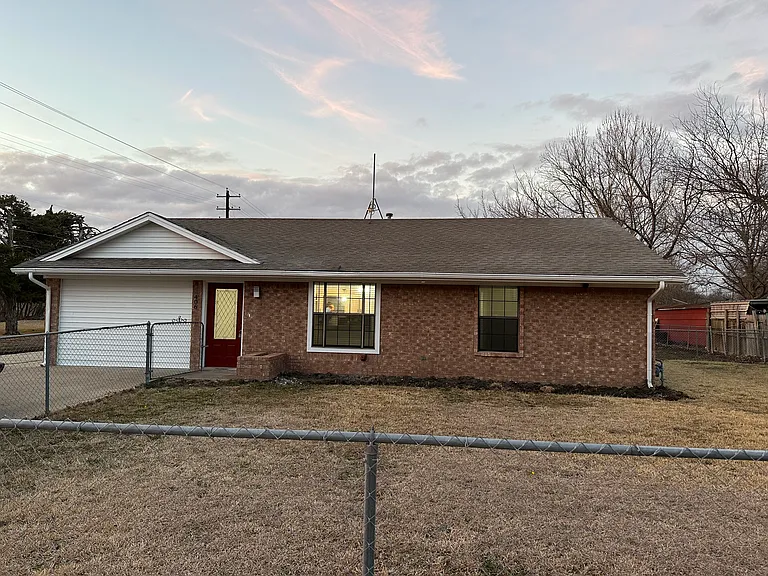 406 E Hunt St — Photo 2
