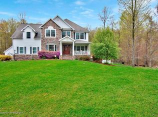 117 Constitution Dr, Covington Township, PA 18444