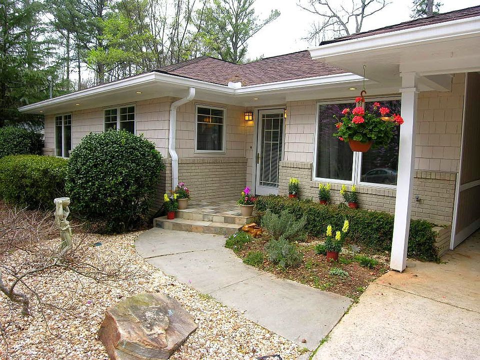 Fantastic One Story Living with a Modern Kitchen, Sunroom & Great Floorplan!