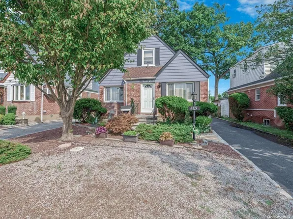 245 Emerson Place, Valley Stream, NY 11580